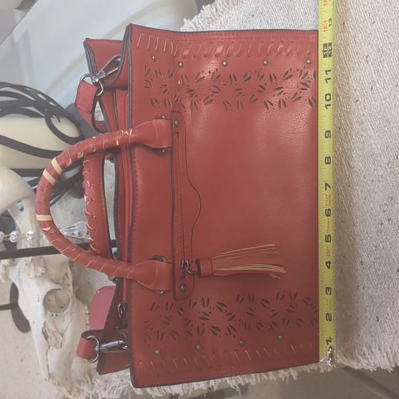 Red vegan leather bag. - Picture 5 of 7